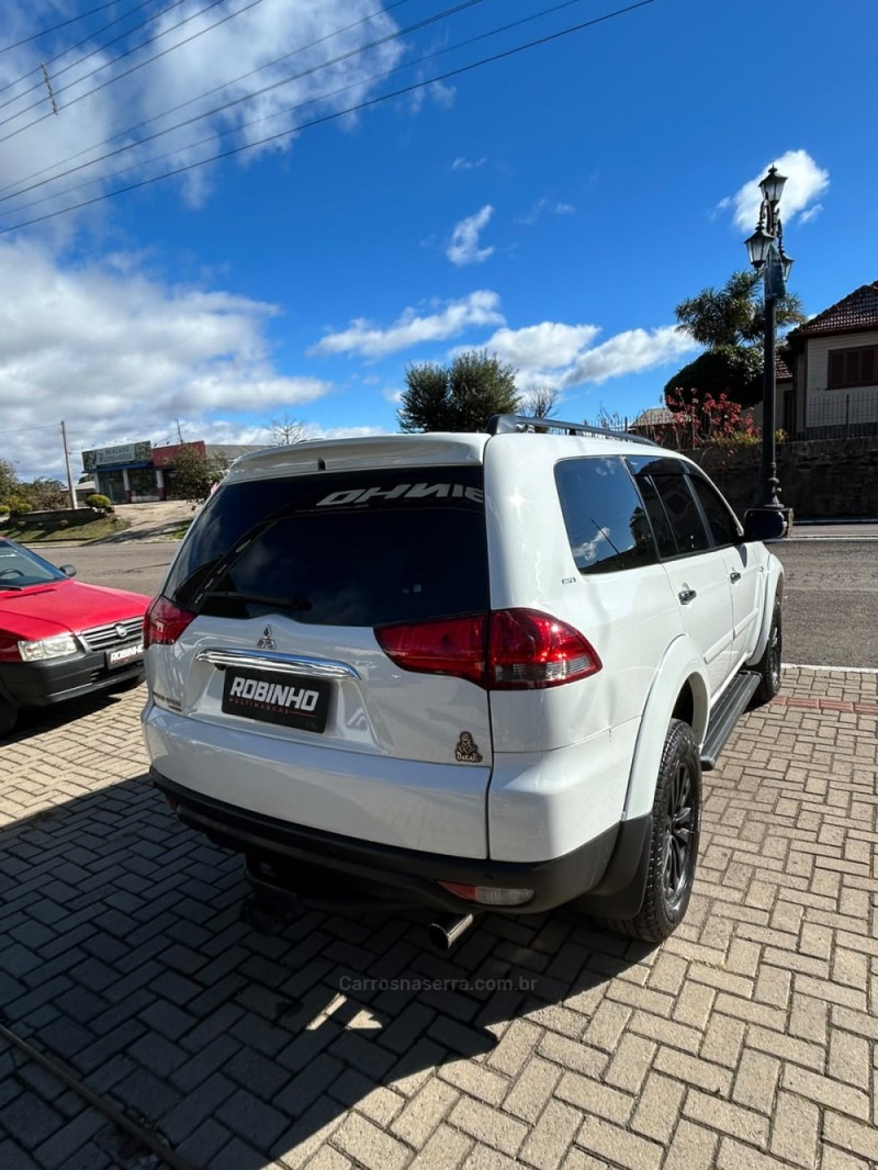 PAJERO DAKAR 3.2 HPE 4X4 7 LUGARES 16V TURBO INTERCOOLER DIESEL 4P AUTOMÁTICO - 2015 - CAMBARá DO SUL