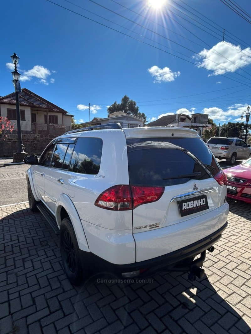 PAJERO DAKAR 3.2 HPE 4X4 7 LUGARES 16V TURBO INTERCOOLER DIESEL 4P AUTOMÁTICO - 2015 - CAMBARá DO SUL