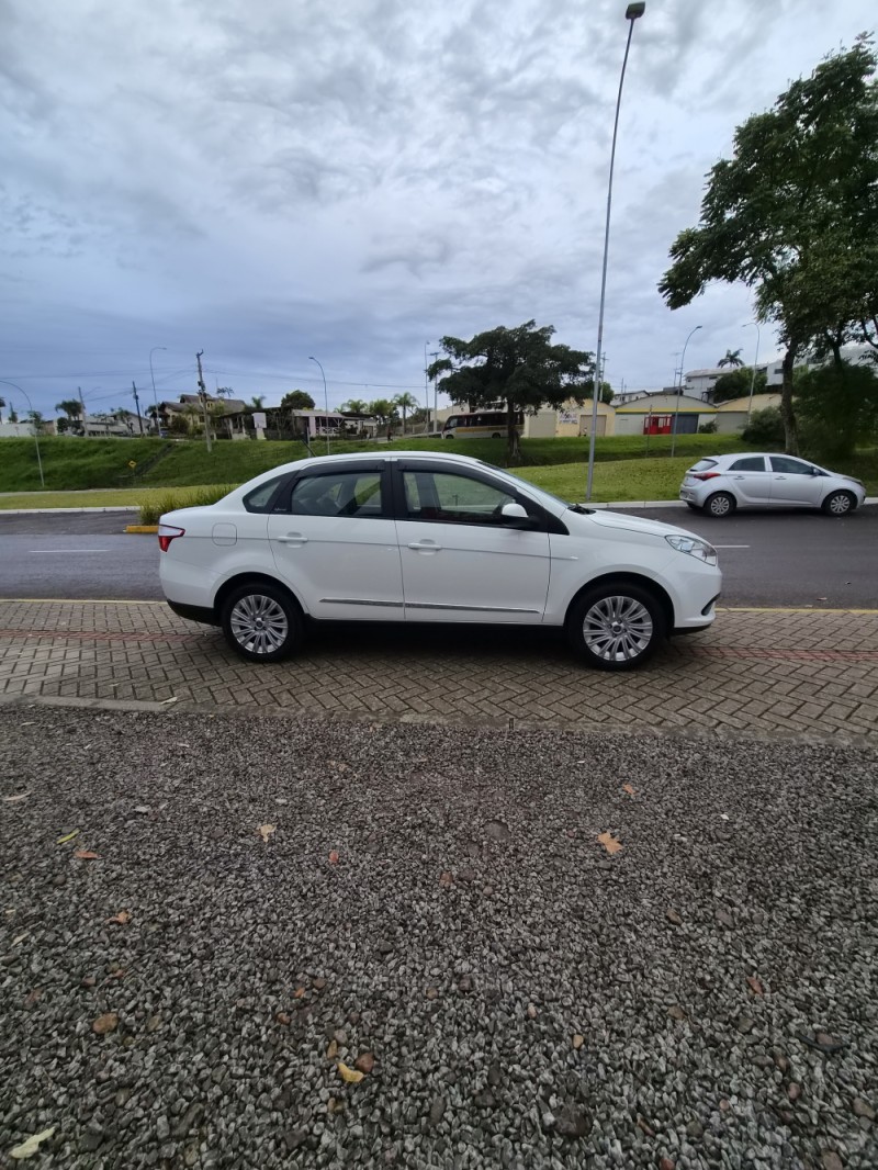 GRAND SIENA 1.6 MPI ESSENCE 16V FLEX 4P MANUAL - 2015 - BOM PRINCíPIO
