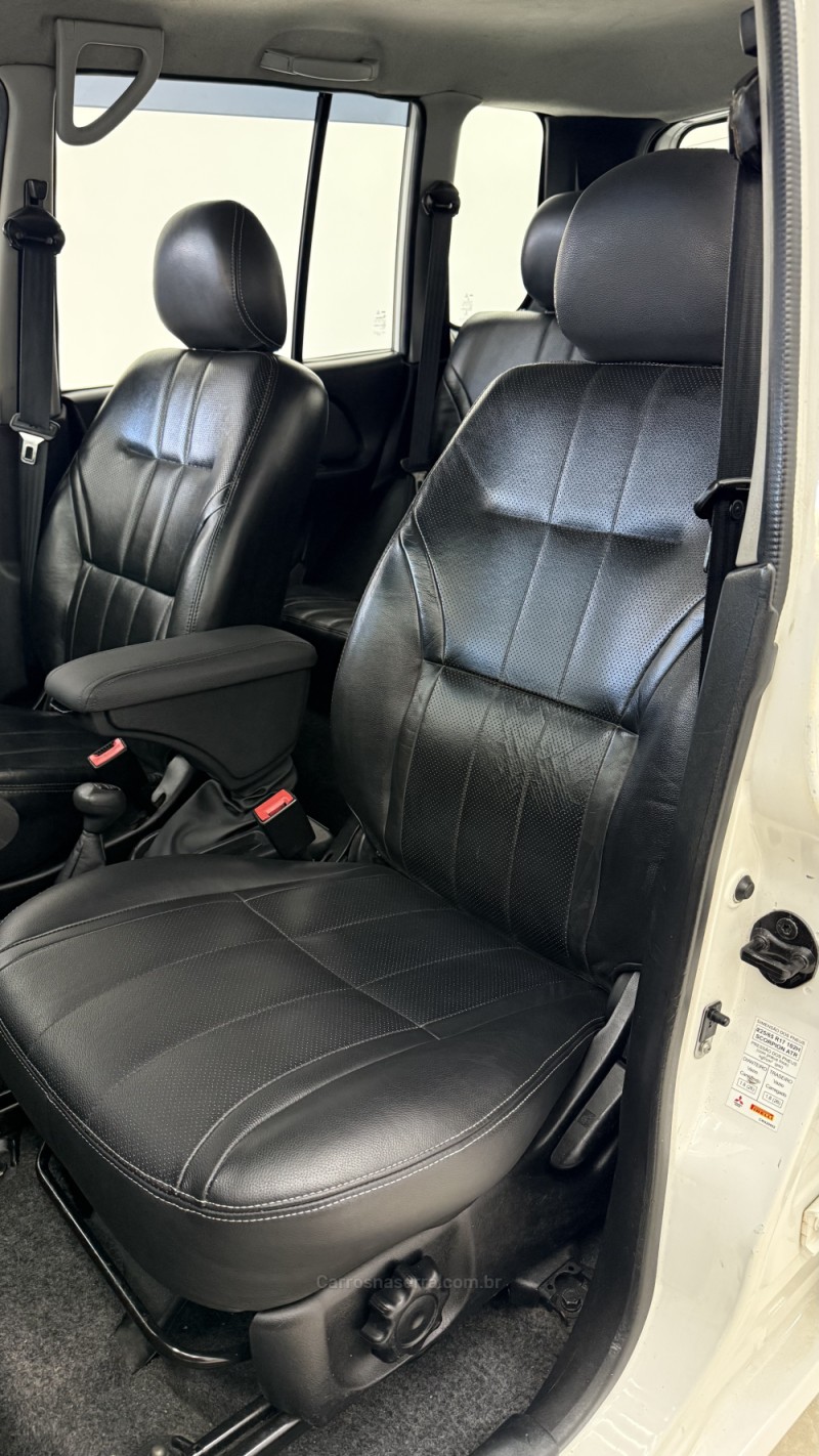 PAJERO TR4 2.0 4X4 16V 140CV FLEX 4P AUTOMÁTICO - 2013 - BENTO GONçALVES