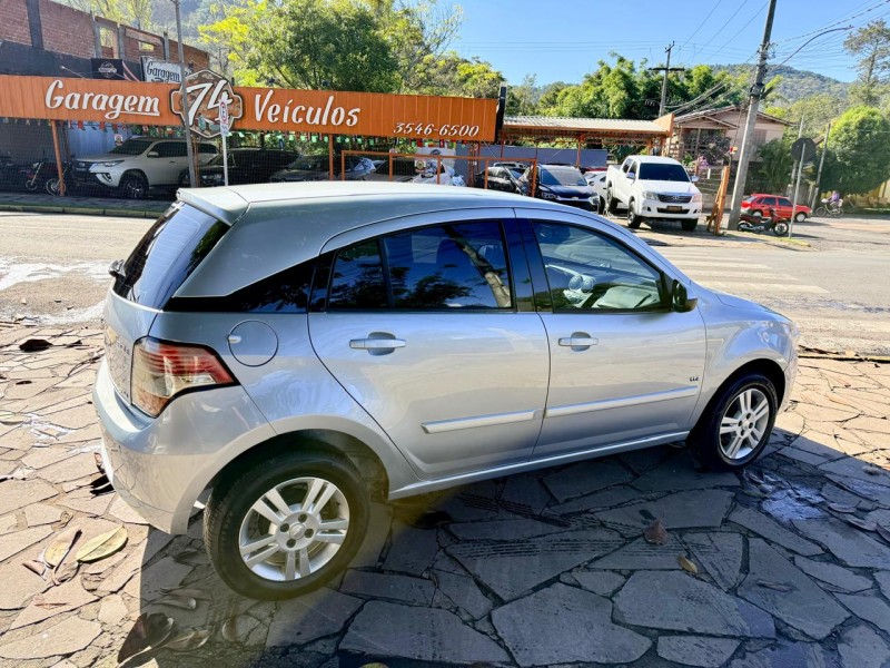 AGILE 1.4 MPFI LTZ 8V FLEX 4P MANUAL - 2010 - TRêS COROAS