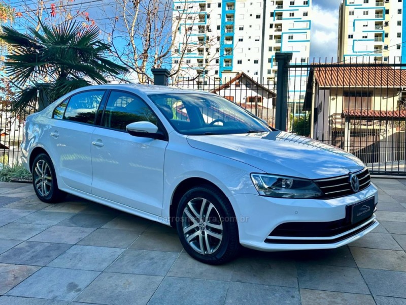 JETTA 2.0 COMFORTLINE FLEX 4P TIPTRONIC - 2015 - BENTO GONçALVES