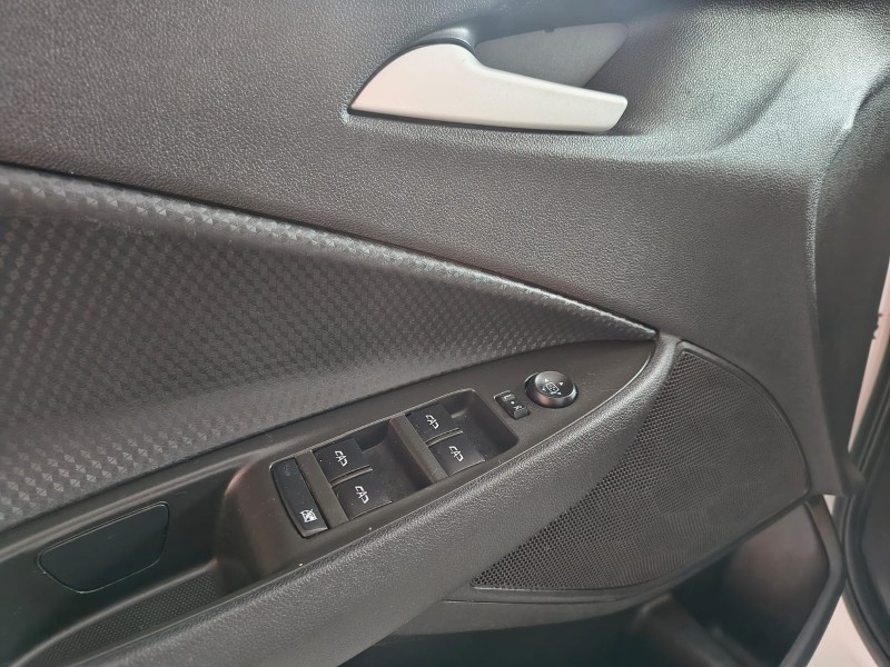 ONIX 1.0 LTZ 12V TURBO FLEX 4P MANUAL - 2023 - CAXIAS DO SUL