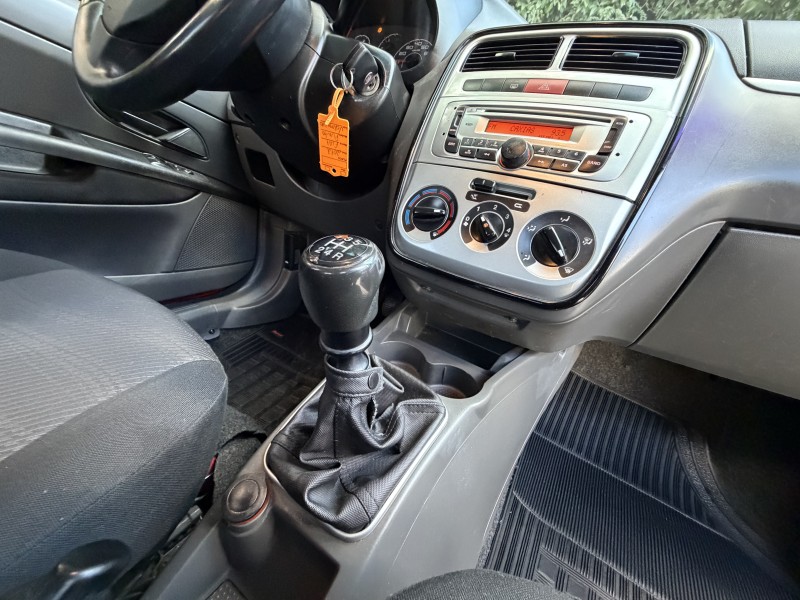 PUNTO 1.4 ATTRACTIVE ITALIA 8V FLEX 4P MANUAL - 2012 - CAXIAS DO SUL