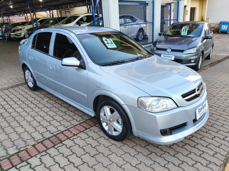 ASTRA 2.0 MPFI ADVANTAGE 8V FLEX 4P MANUAL - 2011 - BOM PRINCíPIO