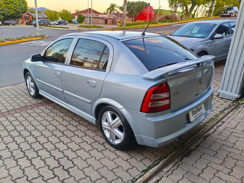 ASTRA 2.0 MPFI ADVANTAGE 8V FLEX 4P MANUAL - 2011 - BOM PRINCíPIO