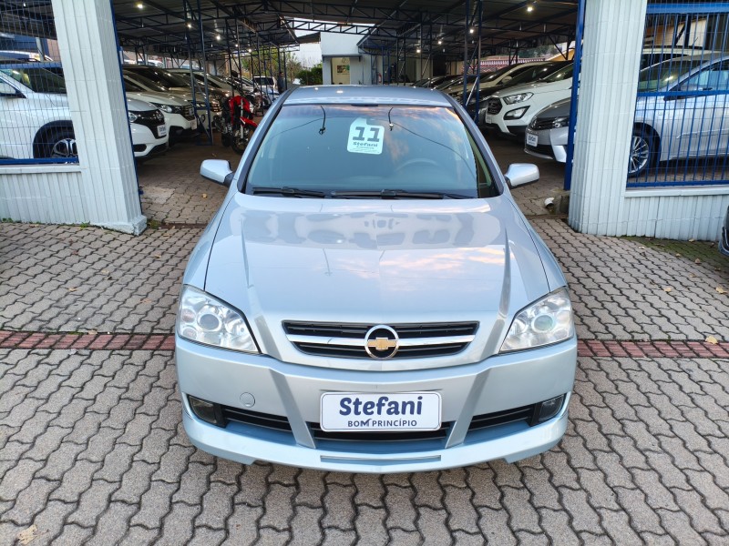ASTRA 2.0 MPFI ADVANTAGE 8V FLEX 4P MANUAL - 2011 - BOM PRINCíPIO