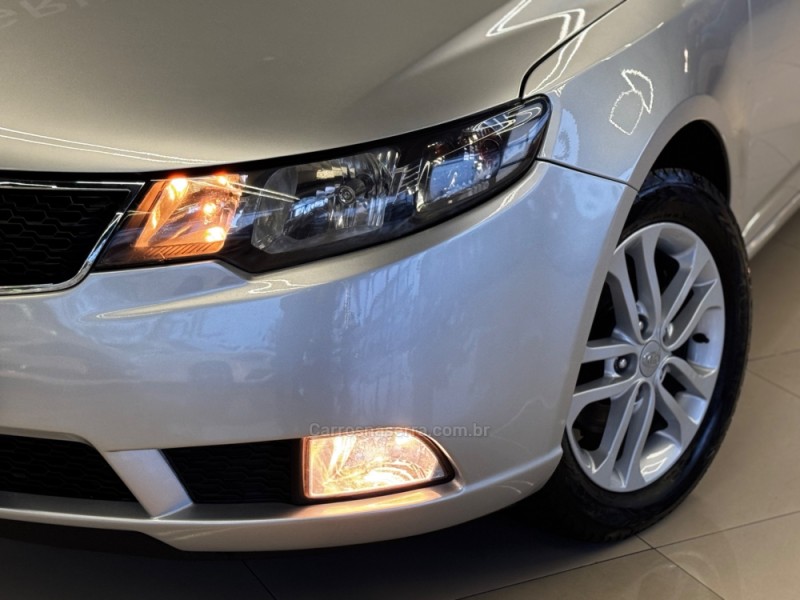 CERATO 1.6 E.221 SEDAN 16V GASOLINA 4P MANUAL - 2011 - DOIS IRMãOS