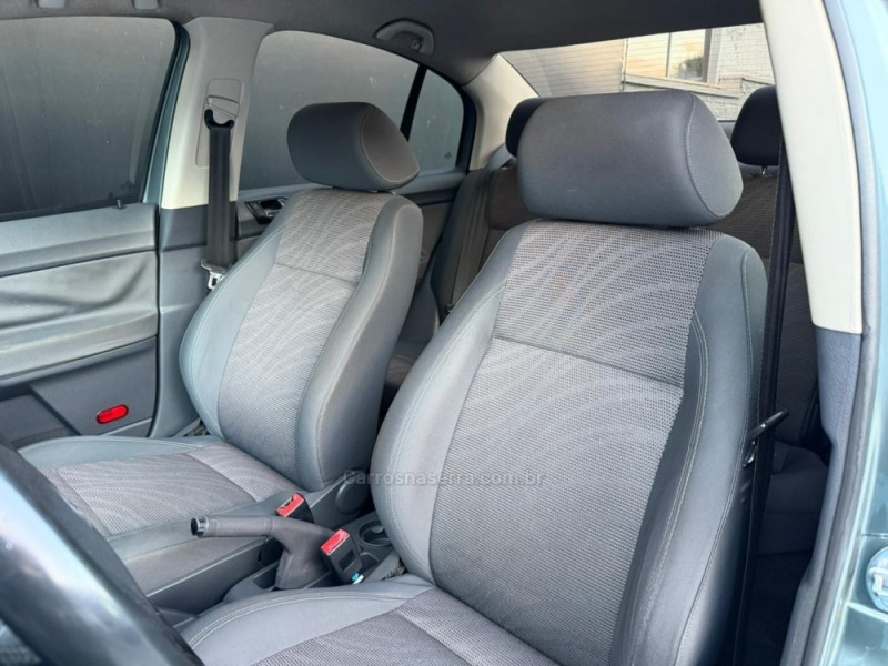 POLO 1.6 MI COMFORTLINE 8V FLEX 4P MANUAL - 2011 - ESTâNCIA VELHA