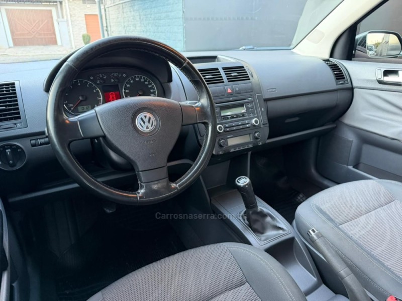 POLO 1.6 MI COMFORTLINE 8V FLEX 4P MANUAL - 2011 - ESTâNCIA VELHA