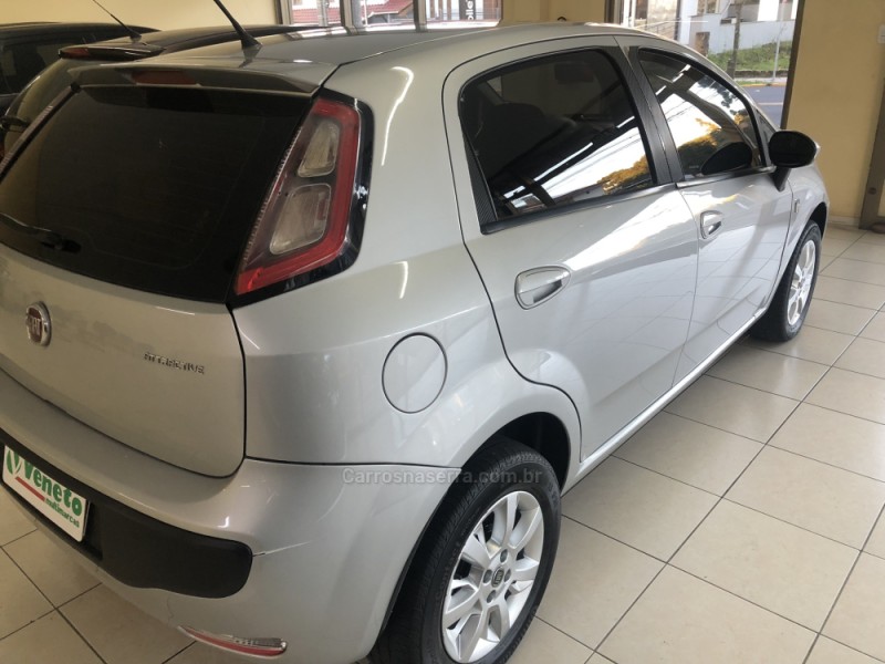 PUNTO 1.4 ATTRACTIVE ITALIA 8V FLEX 4P MANUAL - 2017 - FARROUPILHA