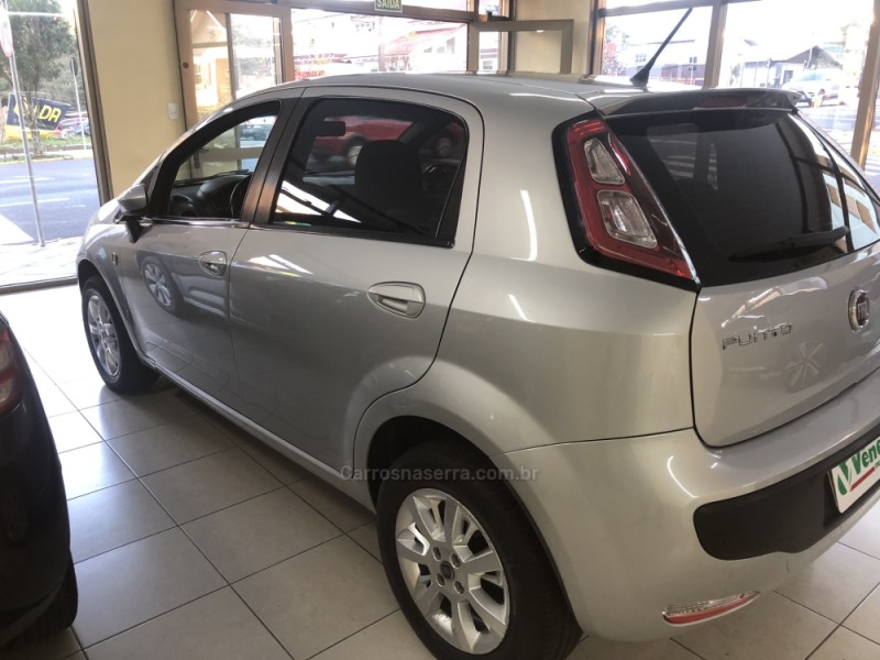 PUNTO 1.4 ATTRACTIVE ITALIA 8V FLEX 4P MANUAL - 2017 - FARROUPILHA
