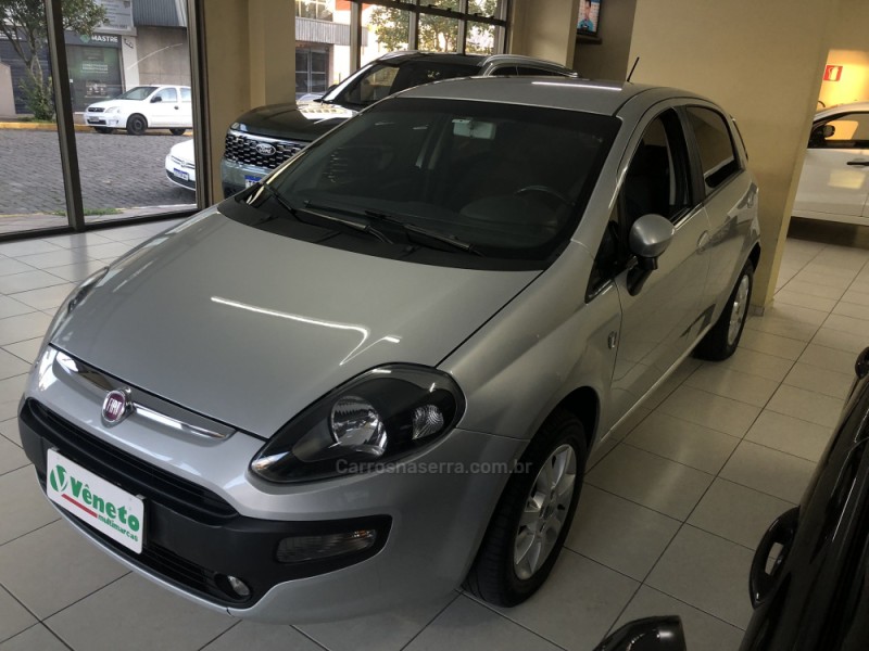 PUNTO 1.4 ATTRACTIVE ITALIA 8V FLEX 4P MANUAL - 2017 - FARROUPILHA