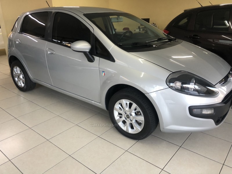 PUNTO 1.4 ATTRACTIVE ITALIA 8V FLEX 4P MANUAL - 2017 - FARROUPILHA