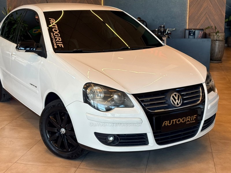 POLO SEDAN 1.6 MI COMFORTLINE 8V FLEX 4P MANUAL - 2010 - CAMPO BOM