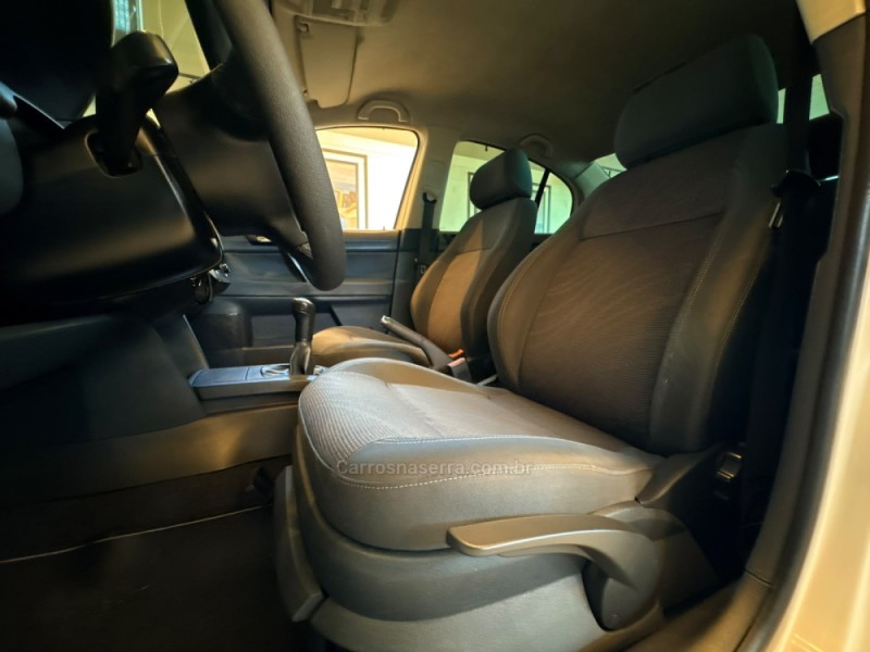 POLO SEDAN 1.6 MI COMFORTLINE 8V FLEX 4P MANUAL - 2010 - CAMPO BOM