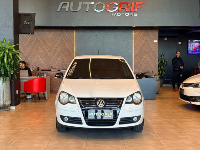 POLO SEDAN 1.6 MI COMFORTLINE 8V FLEX 4P MANUAL - 2010 - CAMPO BOM