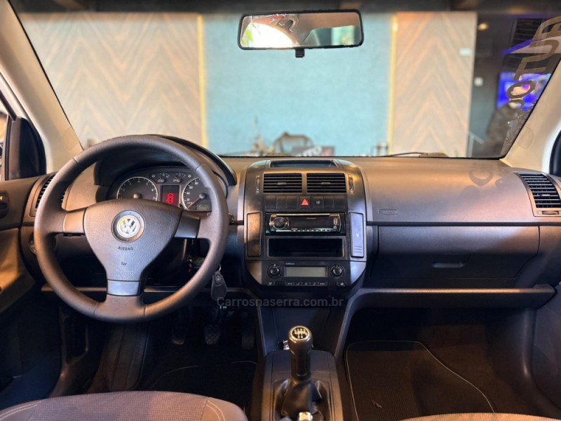 POLO SEDAN 1.6 MI COMFORTLINE 8V FLEX 4P MANUAL - 2010 - CAMPO BOM