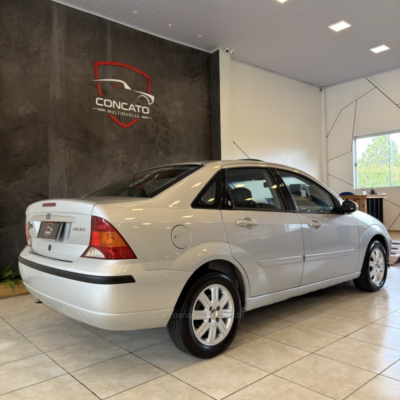FOCUS 2.0 GHIA 16V GASOLINA 4P MANUAL - 2006 - FARROUPILHA