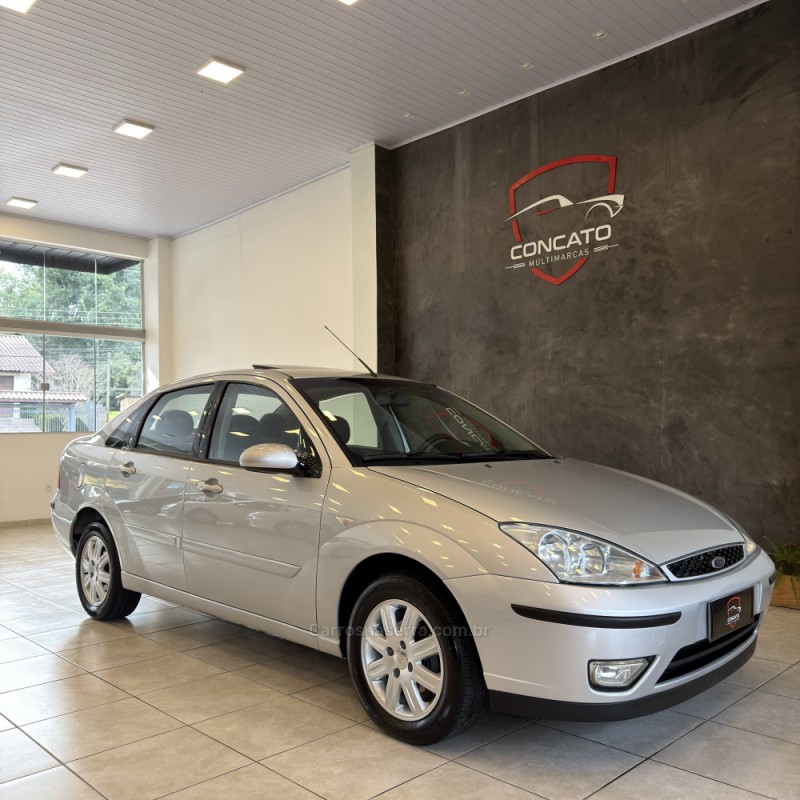 FOCUS 2.0 GHIA 16V GASOLINA 4P MANUAL - 2006 - FARROUPILHA