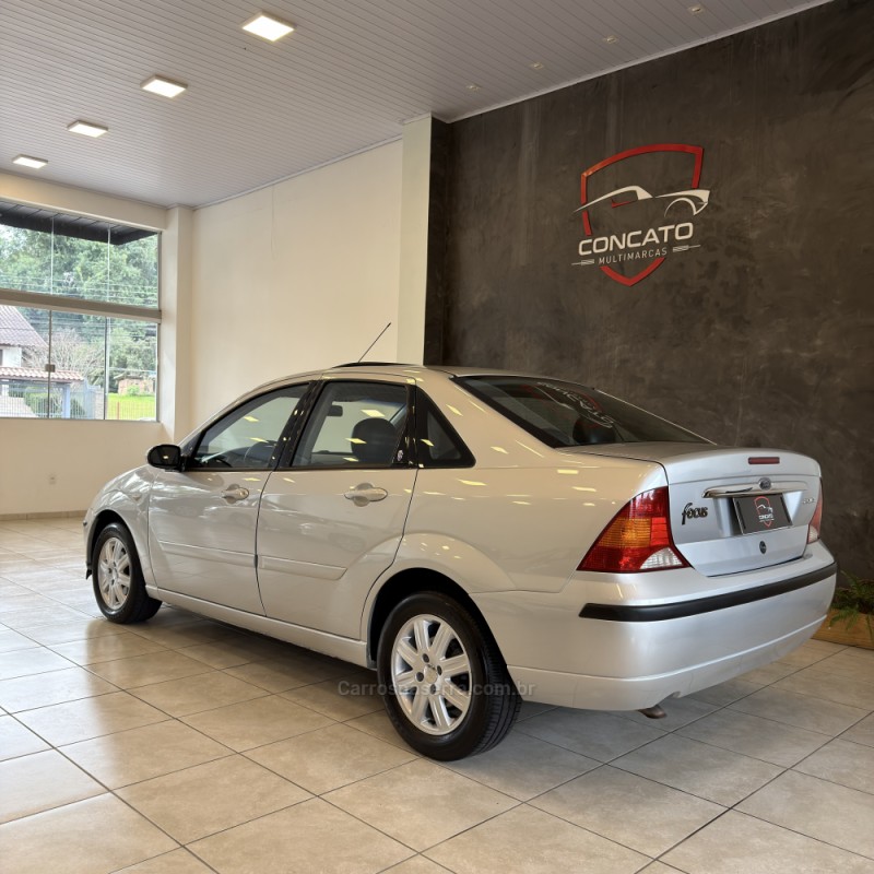 FOCUS 2.0 GHIA 16V GASOLINA 4P MANUAL - 2006 - FARROUPILHA