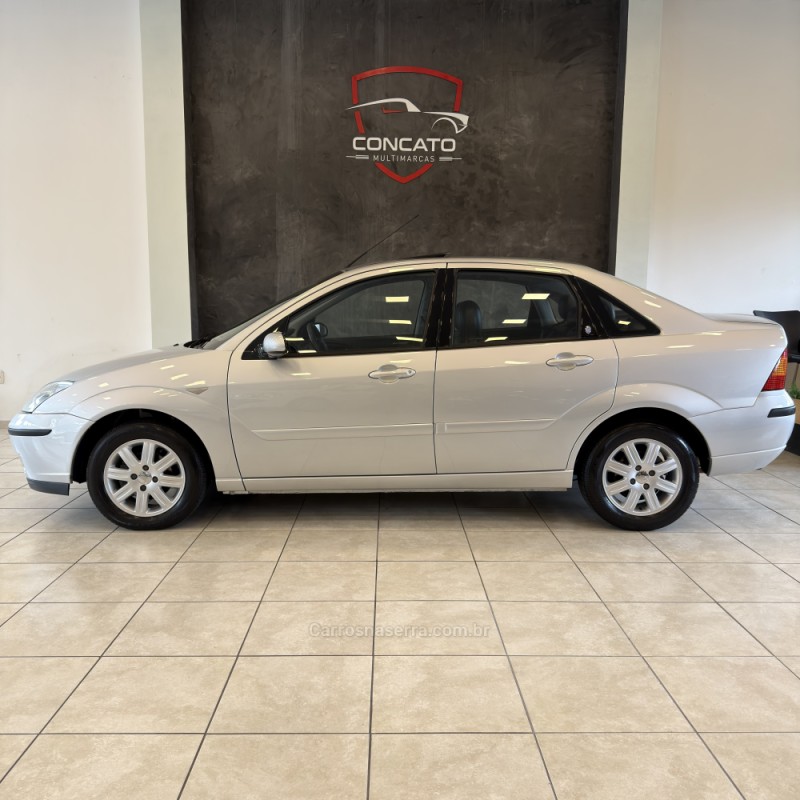FOCUS 2.0 GHIA 16V GASOLINA 4P MANUAL - 2006 - FARROUPILHA