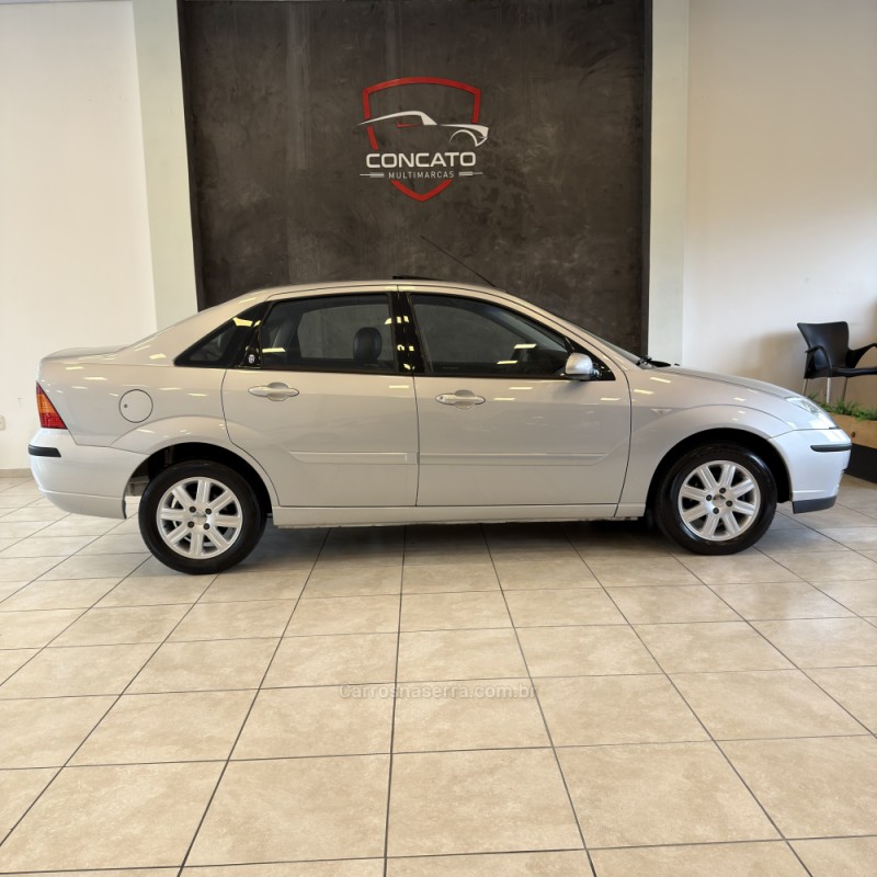 FOCUS 2.0 GHIA 16V GASOLINA 4P MANUAL - 2006 - FARROUPILHA