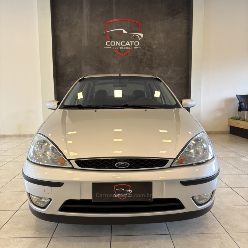 FOCUS 2.0 GHIA 16V GASOLINA 4P MANUAL - 2006 - FARROUPILHA