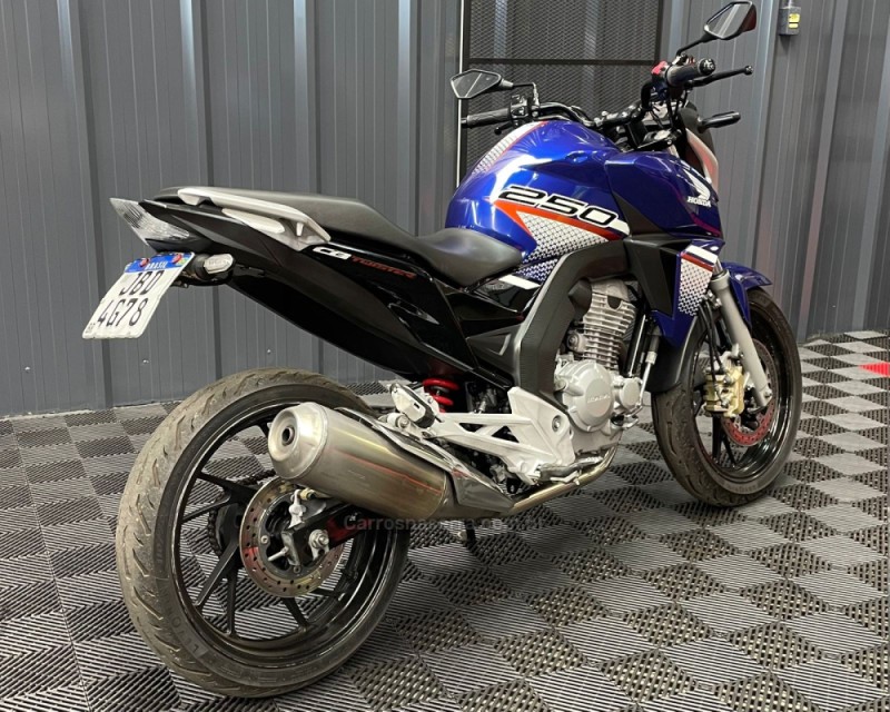 CB 250F TWISTER CBS - 2022 - VACARIA