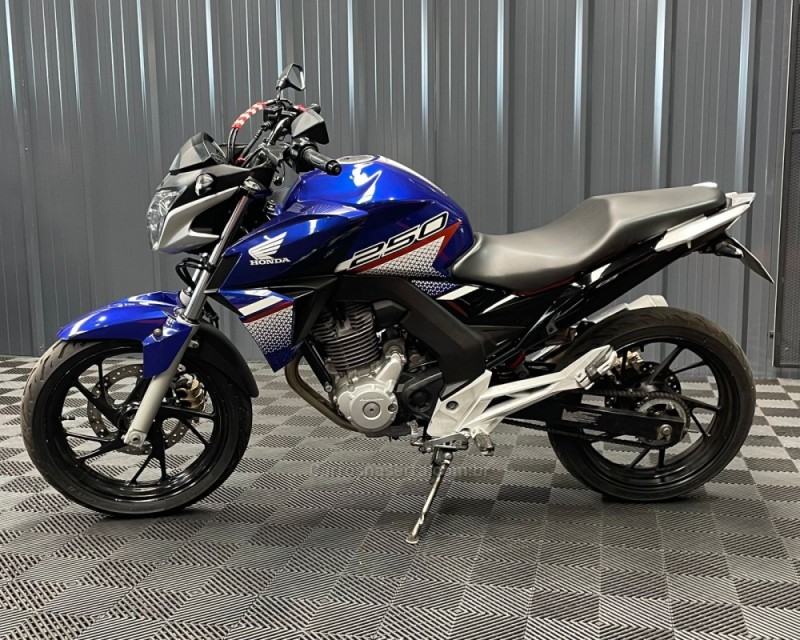 CB 250F TWISTER CBS - 2022 - VACARIA