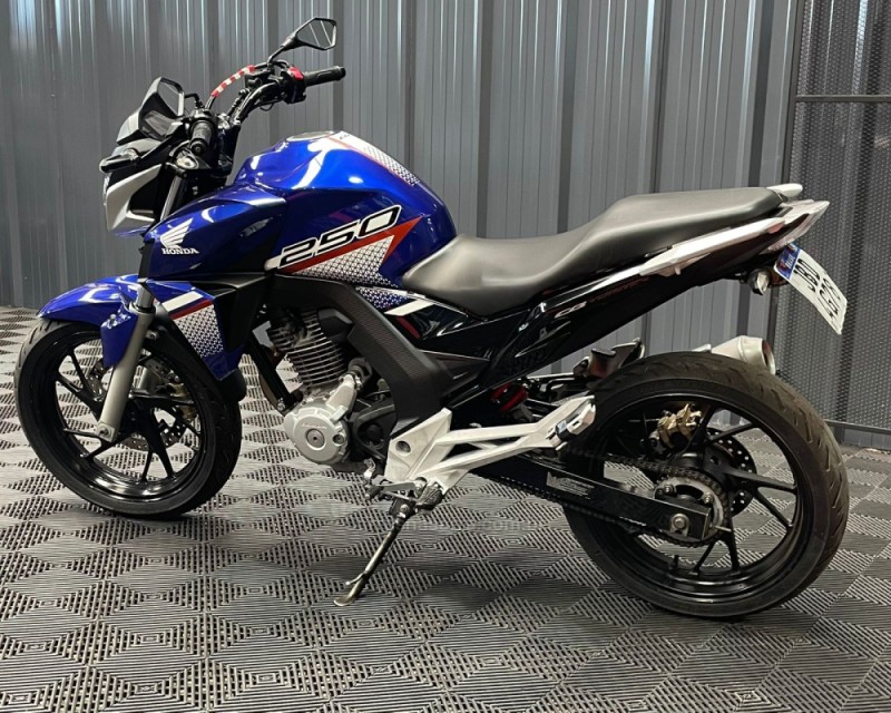 CB 250F TWISTER CBS - 2022 - VACARIA