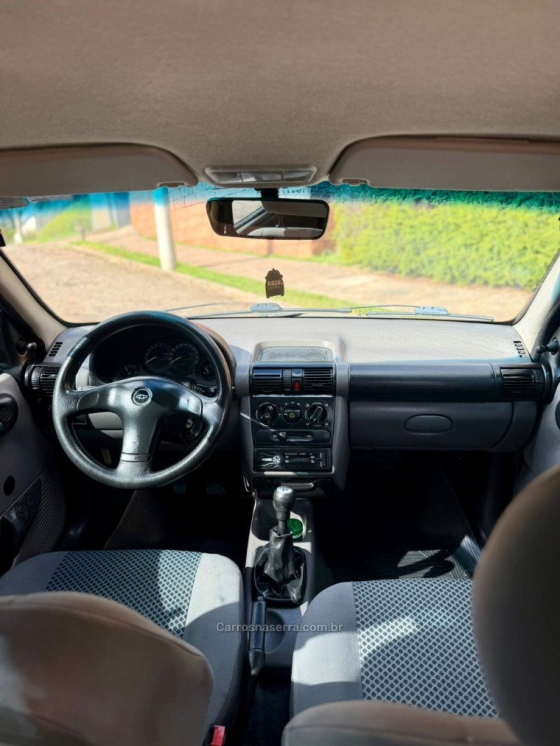CORSA 1.0 MPFI CLASSIC 8V GASOLINA 4P MANUAL - 2009 - VENâNCIO AIRES