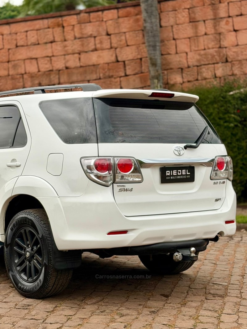 HILUX 3.0 SRV 4X4 CD 16V TURBO INTERCOOLER DIESEL 4P MANUAL - 2014 - VENâNCIO AIRES