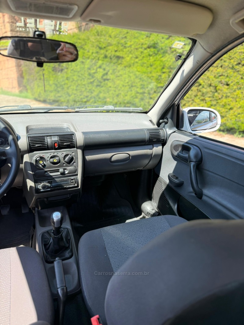 CLASSIC 1.0 MPFI LIFE 8V FLEX 4P MANUAL - 2015 - VENâNCIO AIRES