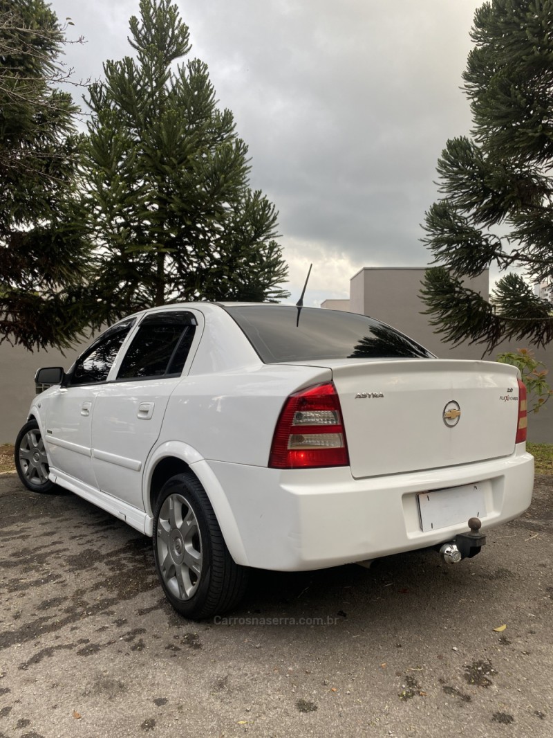 ASTRA 2.0 MPFI ADVANTAGE SEDAN 8V FLEX 4P MANUAL - 2011 - FARROUPILHA