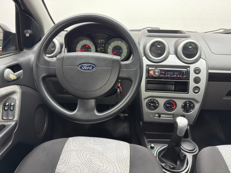 FIESTA 1.6 ROCAM SE SEDAN 8V FLEX 4P MANUAL - 2009 - CAXIAS DO SUL