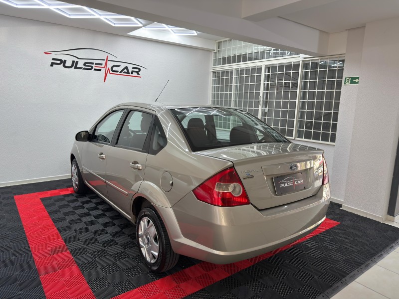 FIESTA 1.6 ROCAM SE SEDAN 8V FLEX 4P MANUAL - 2009 - CAXIAS DO SUL