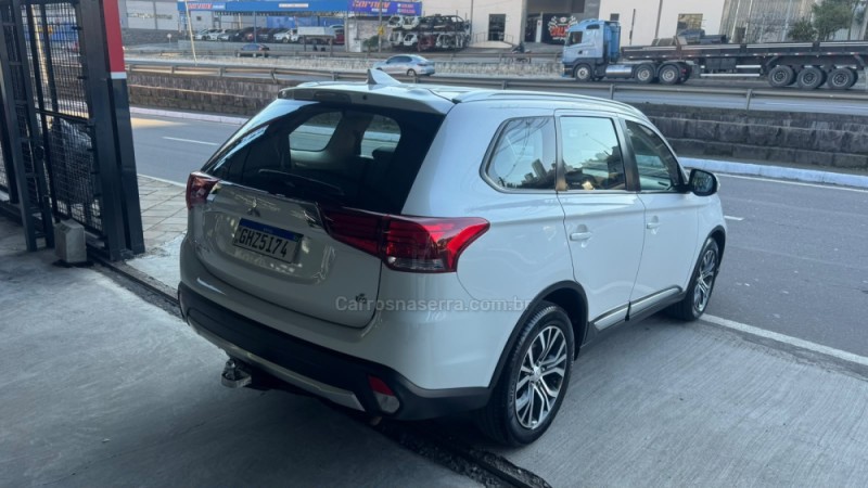 OUTLANDER 2.0 COMFORT 16V GASOLINA 4P AUTOMÁTICO - 2018 - CAXIAS DO SUL