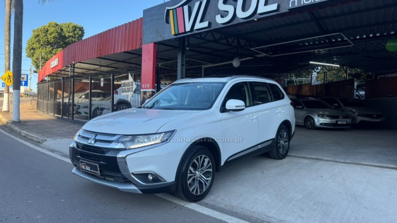 OUTLANDER 2.0 COMFORT 16V GASOLINA 4P AUTOMÁTICO - 2018 - CAXIAS DO SUL