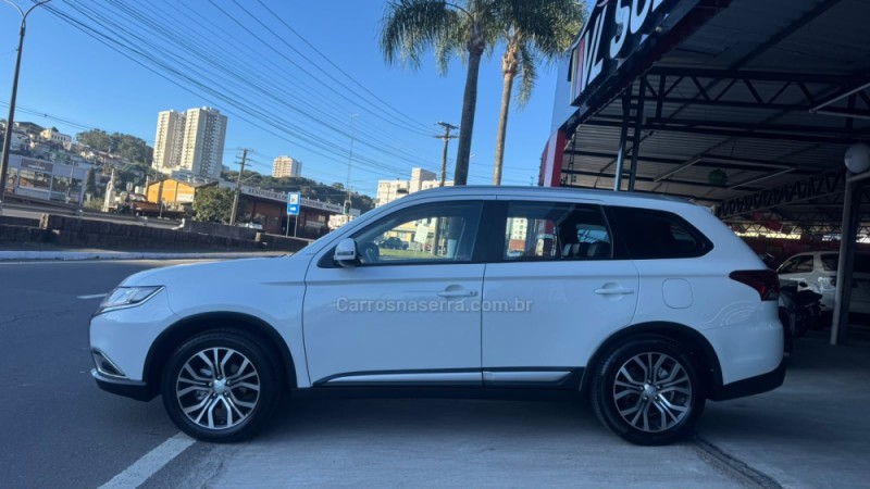 OUTLANDER 2.0 COMFORT 16V GASOLINA 4P AUTOMÁTICO - 2018 - CAXIAS DO SUL
