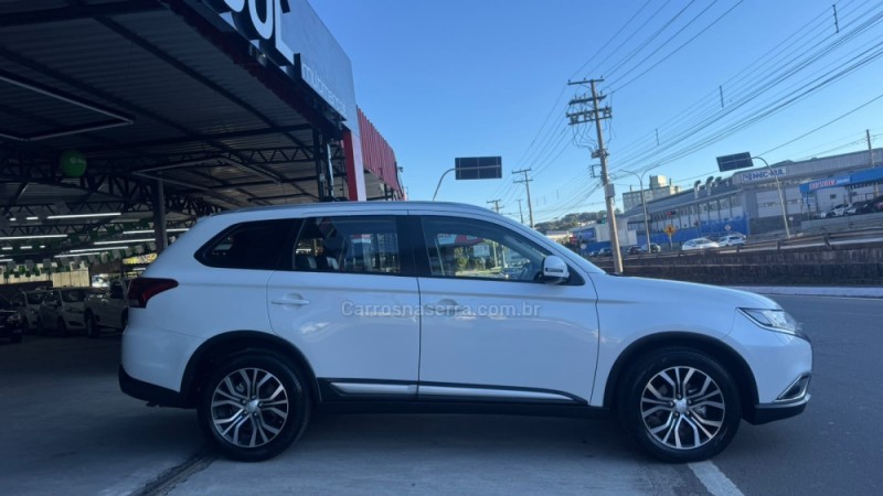 OUTLANDER 2.0 COMFORT 16V GASOLINA 4P AUTOMÁTICO - 2018 - CAXIAS DO SUL