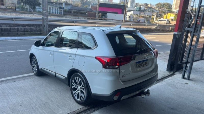 OUTLANDER 2.0 COMFORT 16V GASOLINA 4P AUTOMÁTICO - 2018 - CAXIAS DO SUL