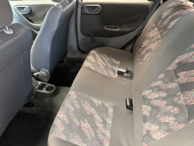 CORSA 1.0 MPFI MAXX SEDAN 8V FLEX 4P MANUAL - 2005 - CAXIAS DO SUL