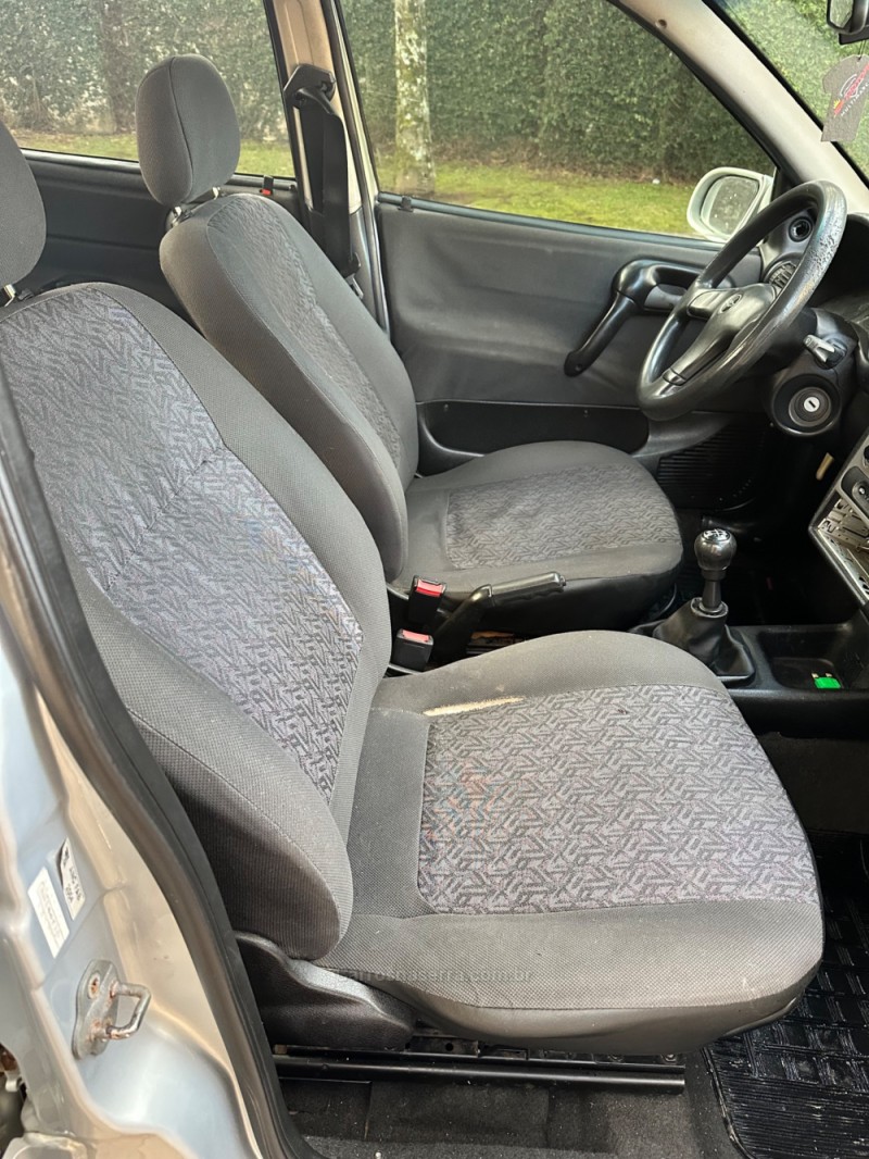 CORSA 1.0 MPFI CLASSIC SEDAN LIFE 8V FLEX 4P MANUAL - 2005 - CAXIAS DO SUL