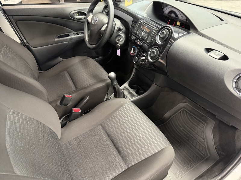 ETIOS 1.5 XS SEDAN 16V FLEX 4P MANUAL - 2014 - CAXIAS DO SUL