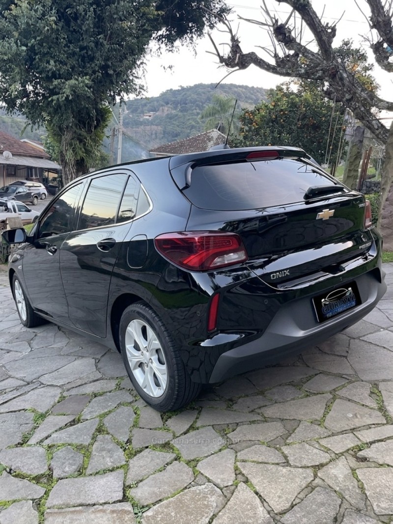 ONIX 1.0	PREMIER PLUS 8V TURBO FLEX 4P AUTOMÁTICO - 2021 - BENTO GONçALVES