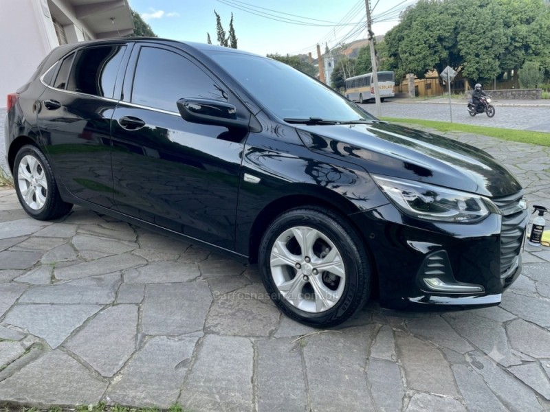 ONIX 1.0	PREMIER PLUS 8V TURBO FLEX 4P AUTOMÁTICO - 2021 - BENTO GONçALVES