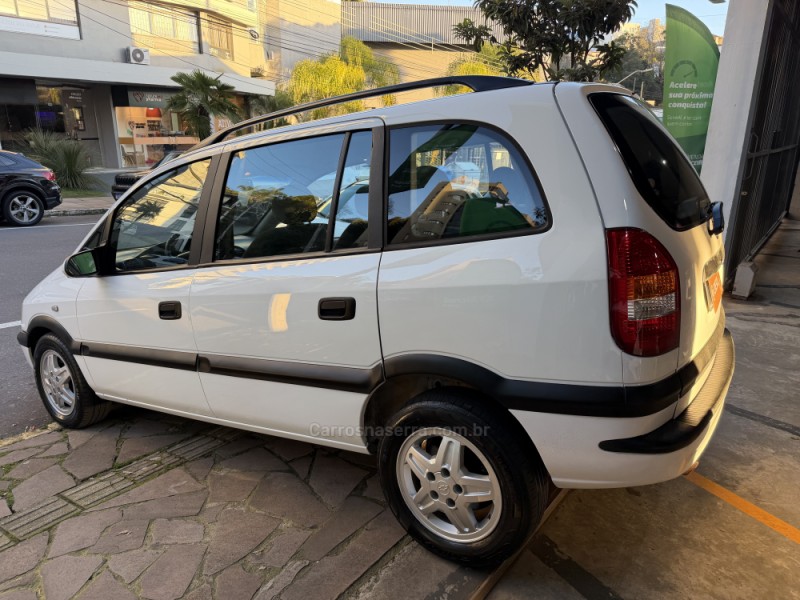 ZAFIRA 2.0 MPFI 16V GASOLINA 4P MANUAL - 2001 - BENTO GONçALVES