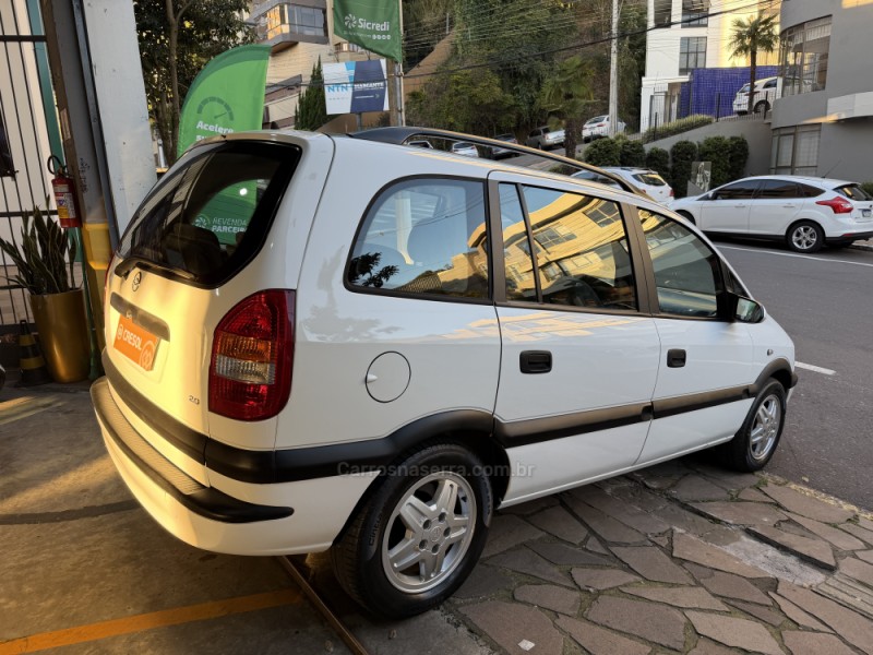 ZAFIRA 2.0 MPFI 16V GASOLINA 4P MANUAL - 2001 - BENTO GONçALVES