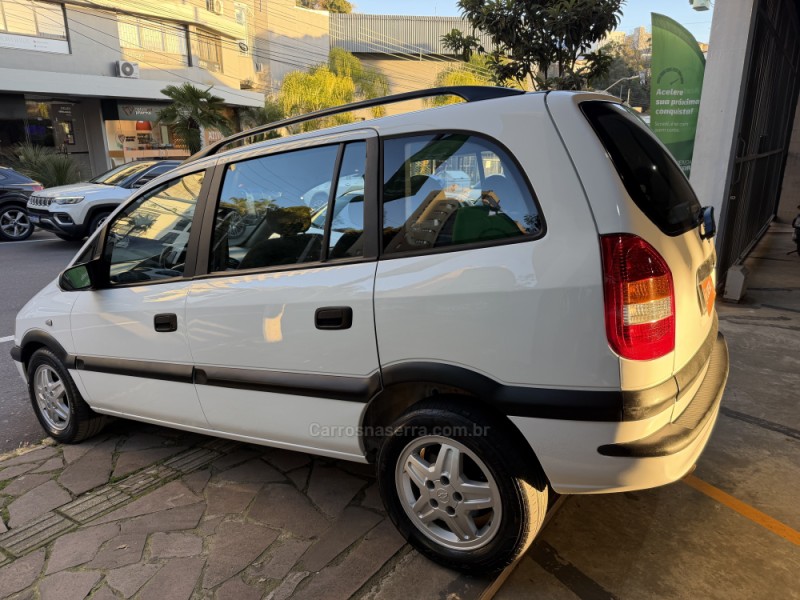 ZAFIRA 2.0 MPFI 16V GASOLINA 4P MANUAL - 2001 - BENTO GONçALVES
